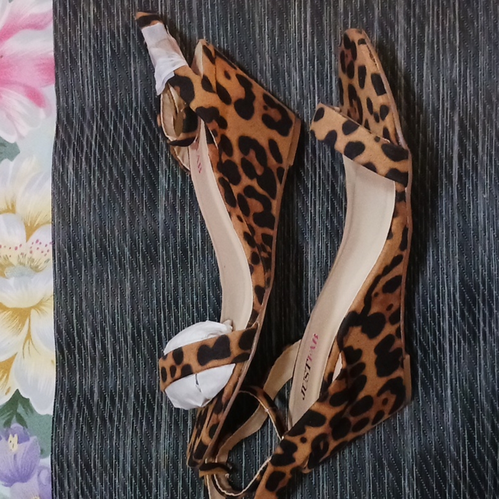 Sandals size 6